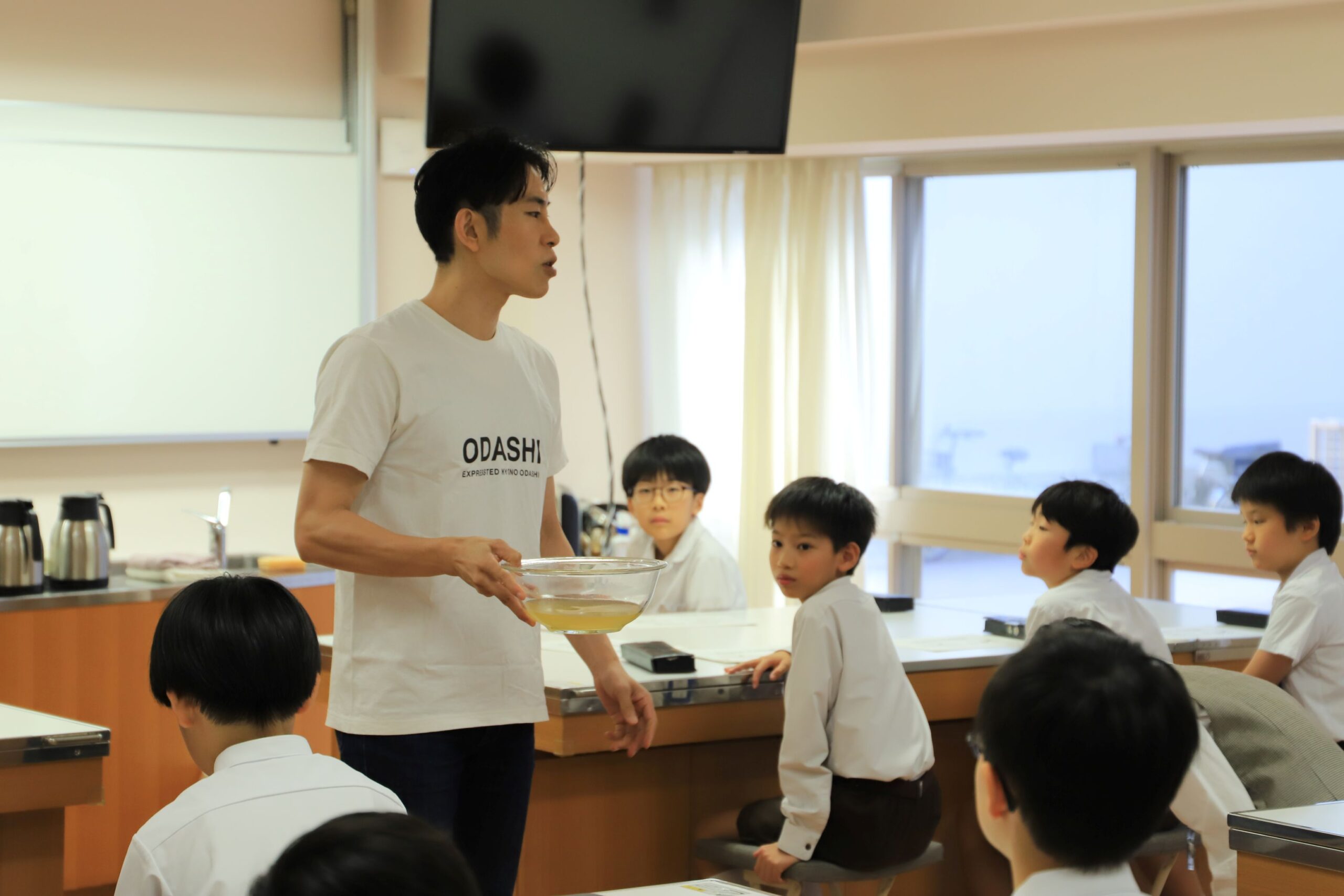 ノートルダム小学校で『出張！お出汁の授業』を実施